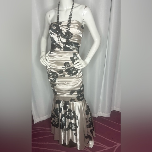 Le Chateau Floral Mermaid Gown - Picture 3 of 14